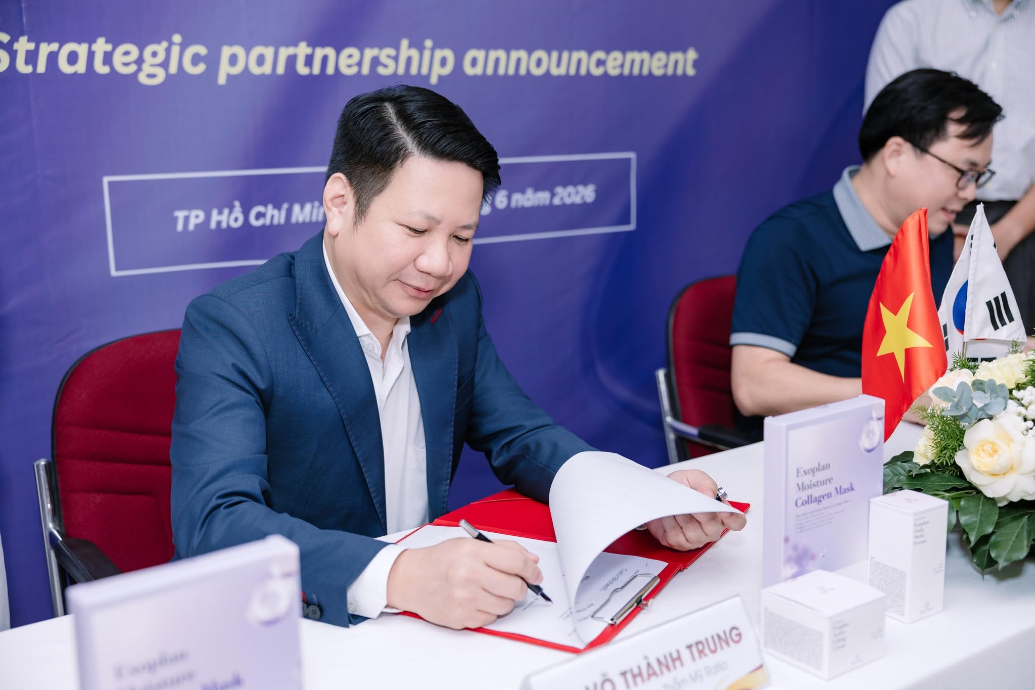 Bác sĩ Võ Thành Trung ký kết thỏa thuận hợp tác chiến lược